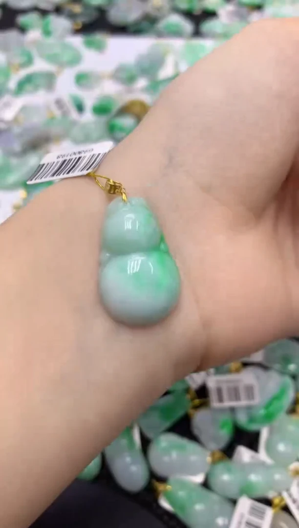 翡翠18K金镶嵌颈饰天然缅甸翡翠A货