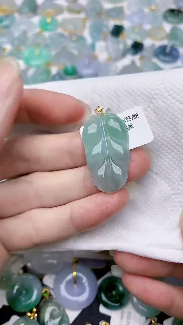 颈饰18K金镶嵌翡翠天然A货翡翠