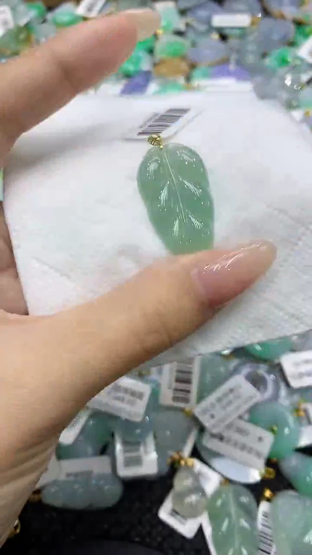 翡翠18K金镶嵌颈饰111111111111