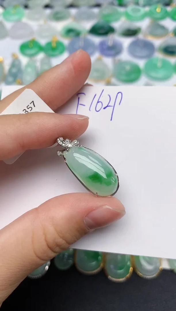 颈饰18K金镶嵌翡翠天然缅甸A货翡翠百元以上9元证书费自理