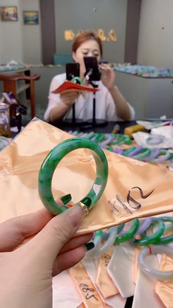 翡翠手镯未镶嵌0852023771