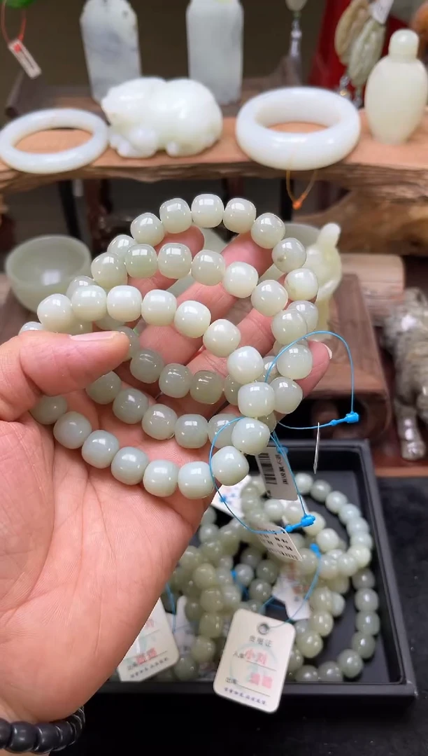【闪购商品】和田玉手串未镶嵌卡12且末青白老型 微瑕 多样性发一