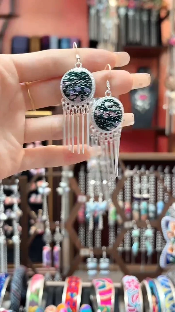 织绣云织谣民族风精美饰品   92