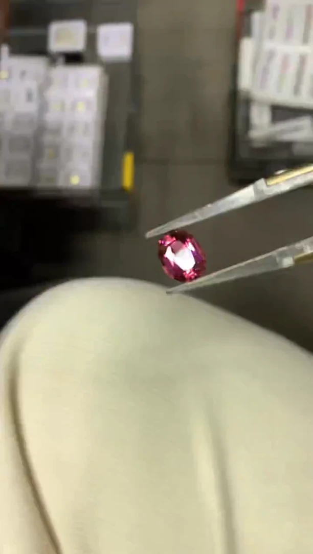 未镶嵌裸石碧玺?****.3.81ct 22
