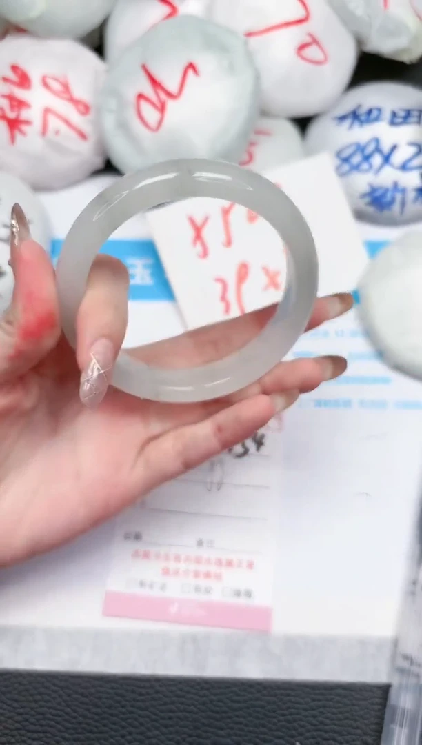 【闪购商品】石英质玉手镯未镶嵌154-62.5