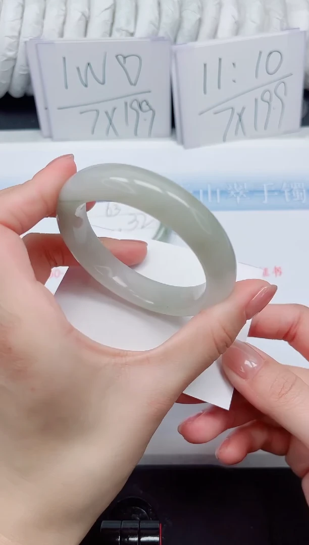 【闪购商品】石英质玉手镯未镶嵌64#54.1