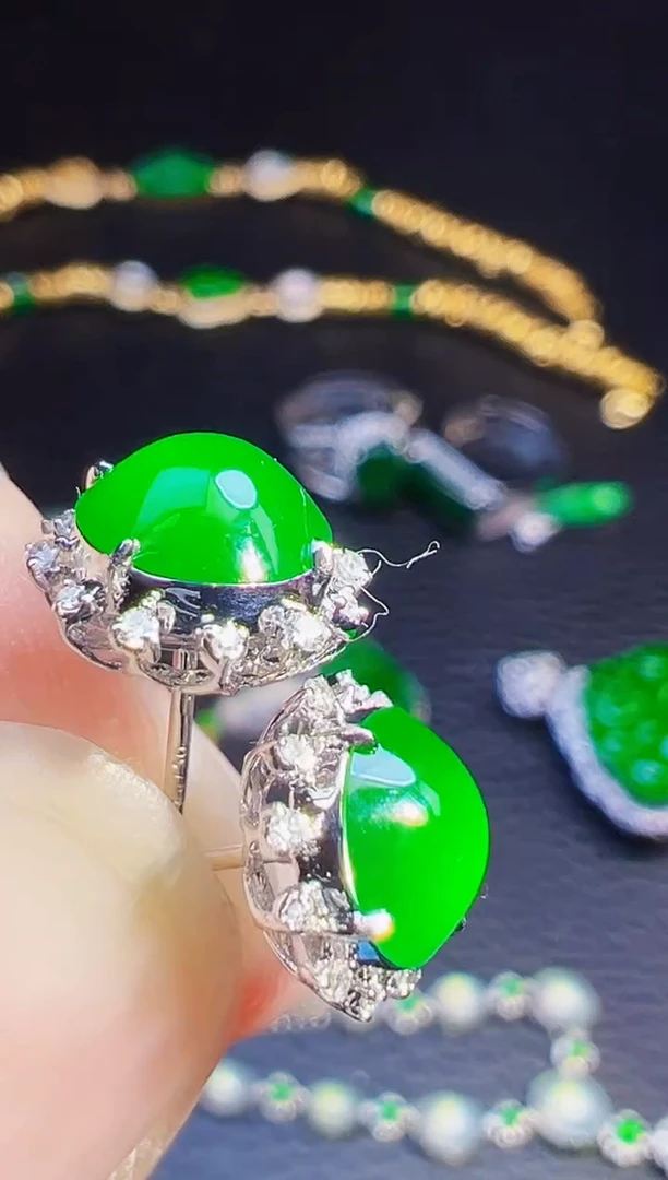 18K金镶嵌翡翠耳饰L**L翡翠