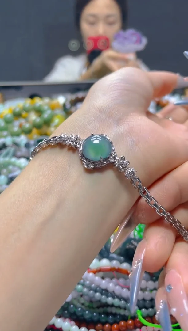 颈饰未镶嵌翡翠/V/翡翠A货，一件也是批发价