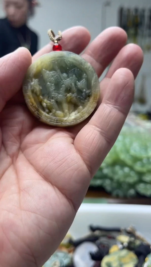 未镶嵌岫玉颈饰·