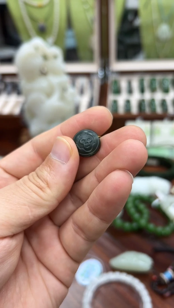 颈饰未镶嵌和田玉三通猴蛇