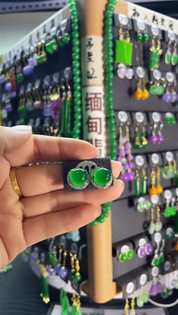 翡翠银S925镶嵌耳饰111....