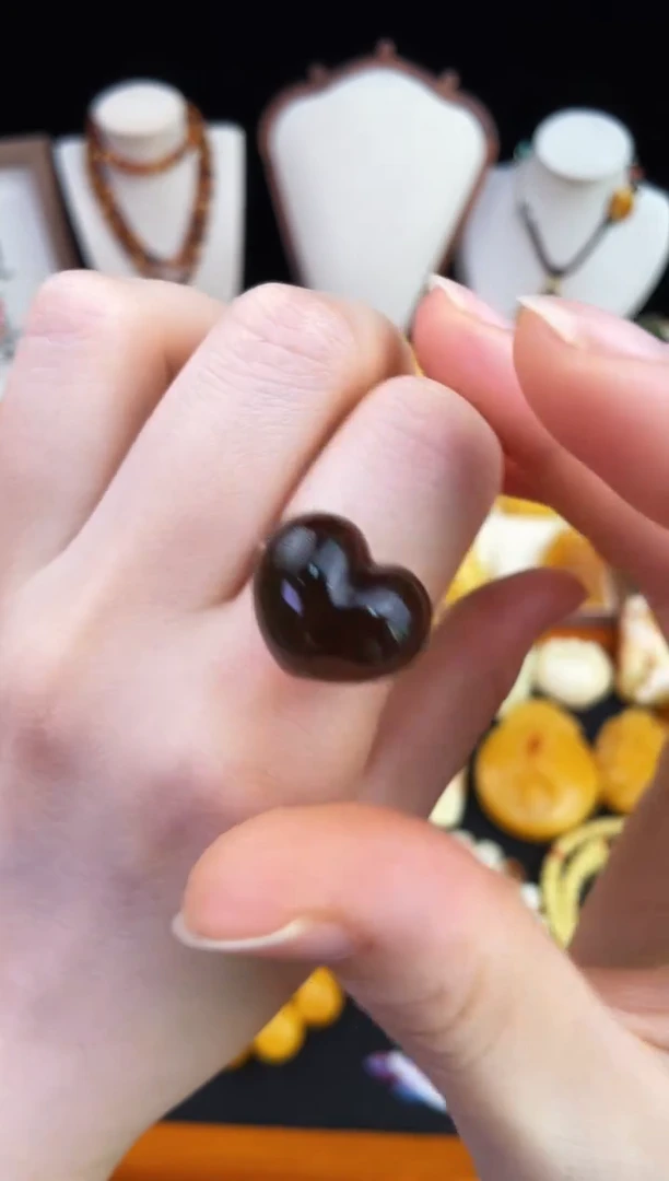 琥珀未镶嵌珠宝奇石柒月