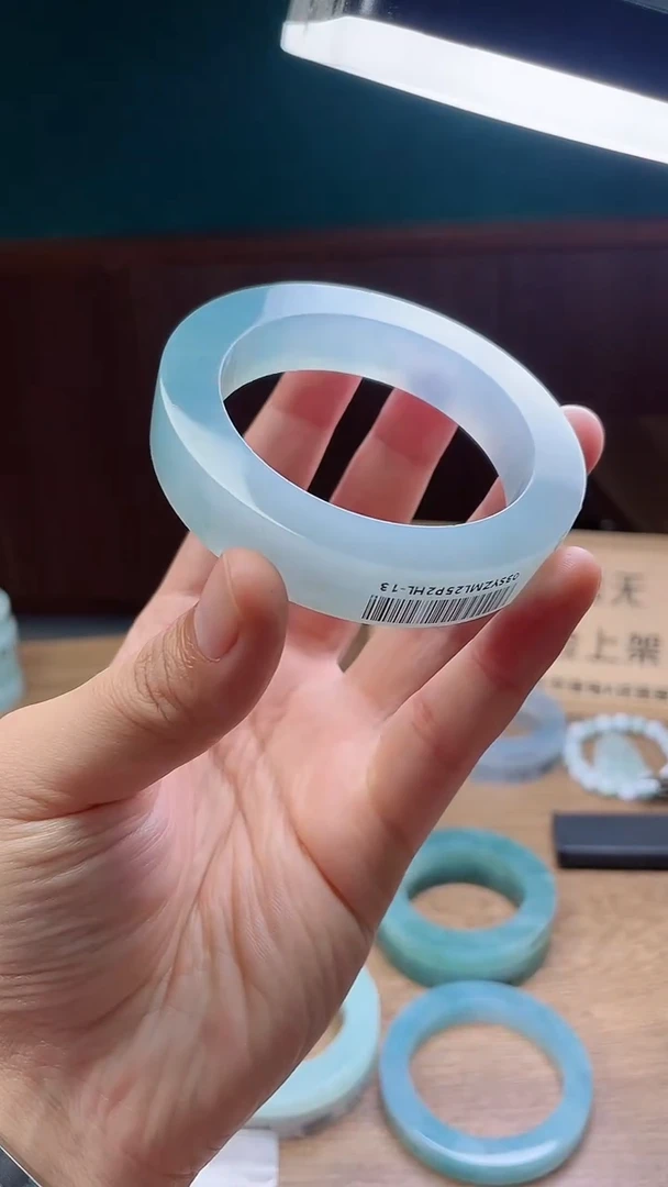 定制翡翠手镯未镶嵌鸡**哥定制
