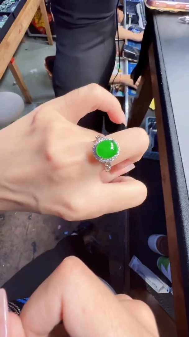 未镶嵌定制翡翠翡翠A货有轻微色差属于正常现象戒指多样性发货1