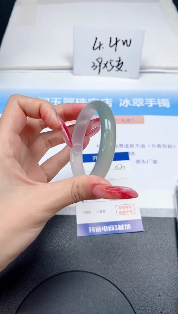 【闪购商品】石英质玉手镯未镶嵌153-53.4