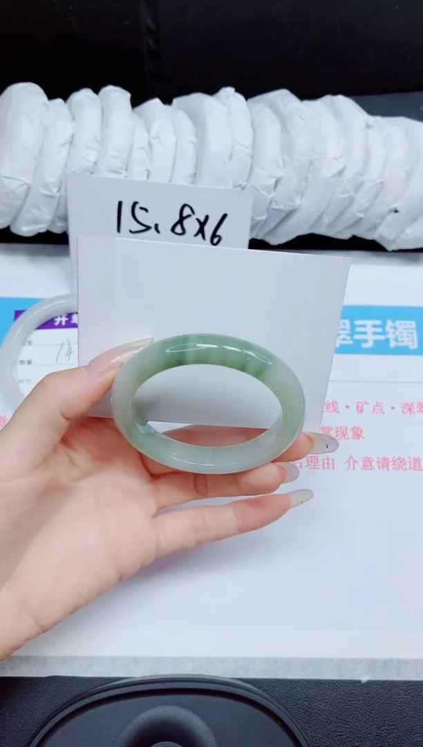 石英质玉手镯未镶嵌13.