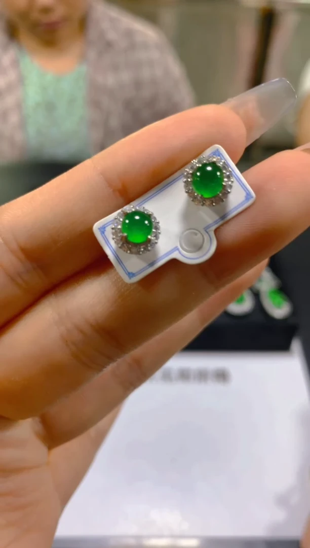 未镶嵌翡翠耳饰多样性发一