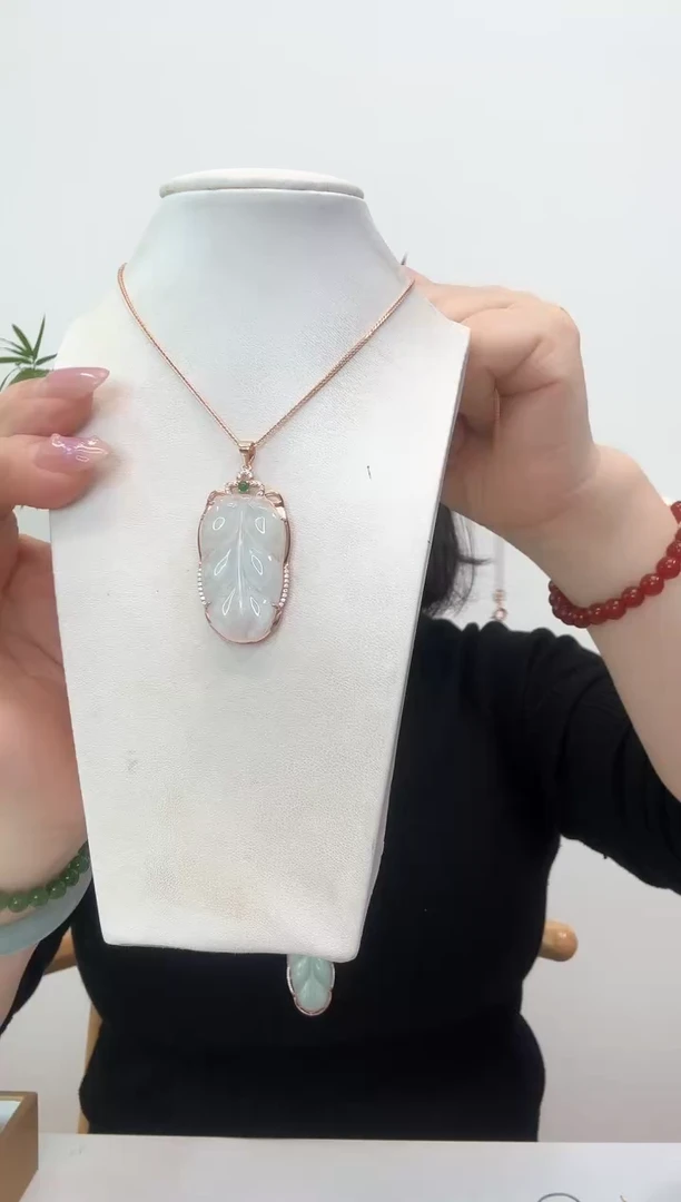 【闪购商品】翡翠吊坠(赠链)银S925镶嵌叶子玫瑰边