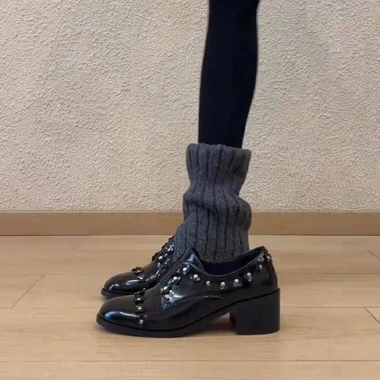 羊皮版~英伦学院风漆皮花朵一脚蹬乐福单鞋女圆头粗跟黑色小皮鞋