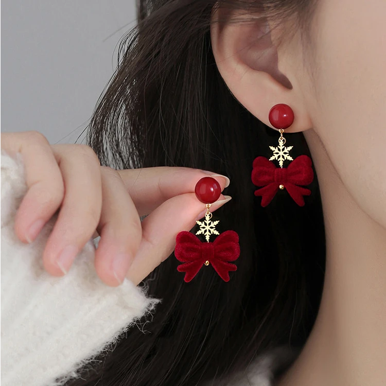 卡柒 铜合金耳饰 新年红色蝴蝶结耳环女复古轻奢高级感本命年耳饰