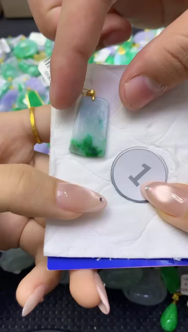 颈饰未镶嵌翡翠天然缅甸翡翠A货