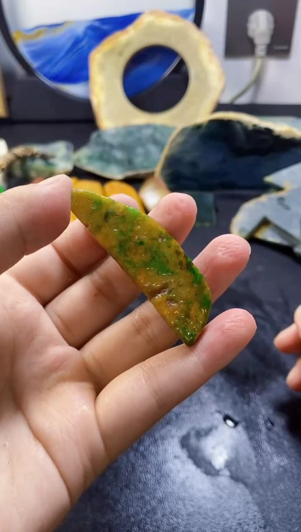 翡翠未镶嵌颈饰033天然翡翠