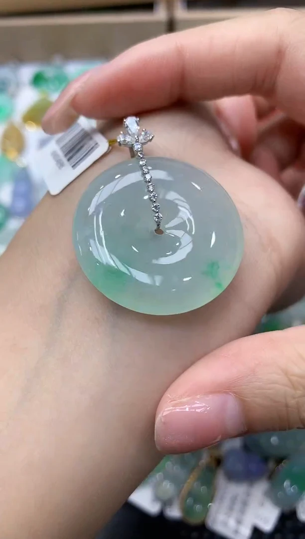 翡翠18K金镶嵌颈饰111111111