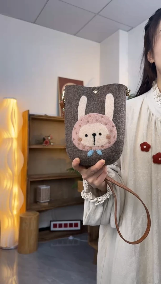 羊毛非遗纯手工包  手机包兔子