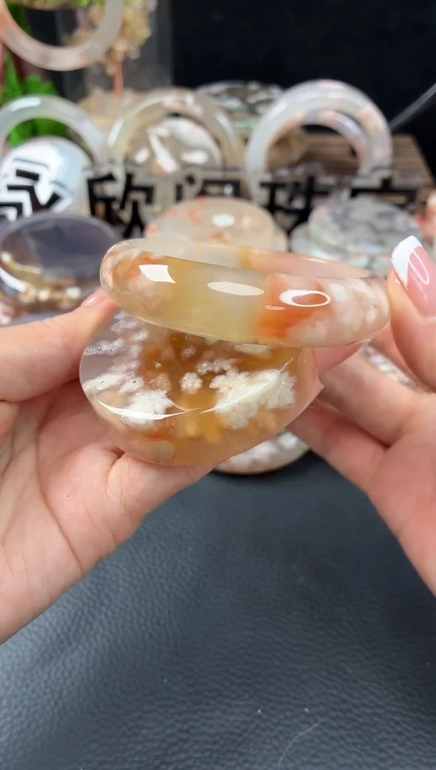 未镶嵌手镯（圆镯）石英质玉57