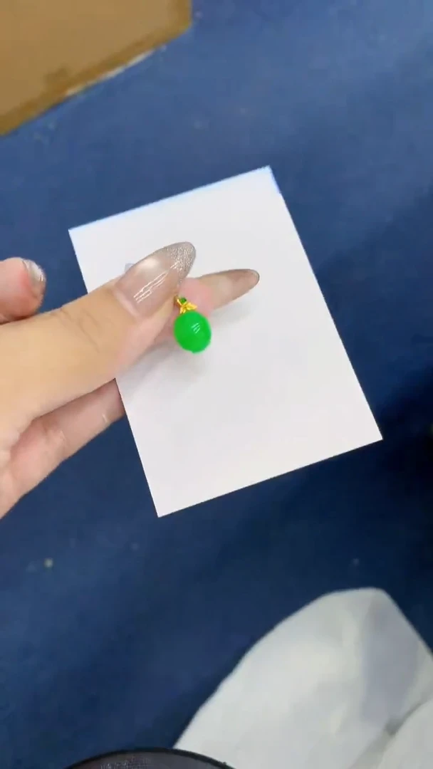 颈饰18K金镶嵌翡翠1