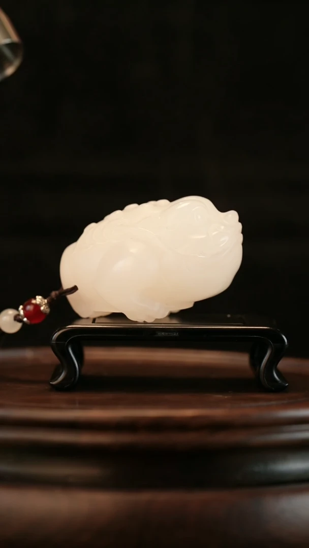 云南石荔枝白雕刻：万贯金蟾