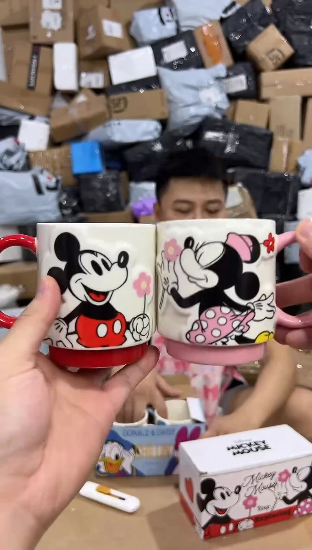 瓷片原盒米奇米妮拿花对杯