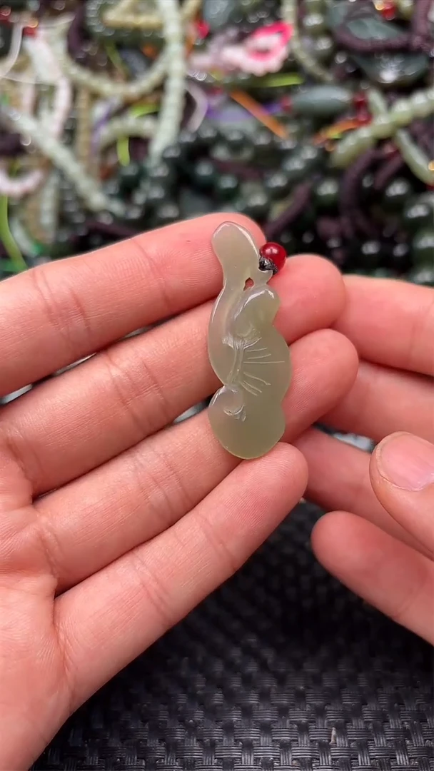 和田玉未镶嵌颈饰1