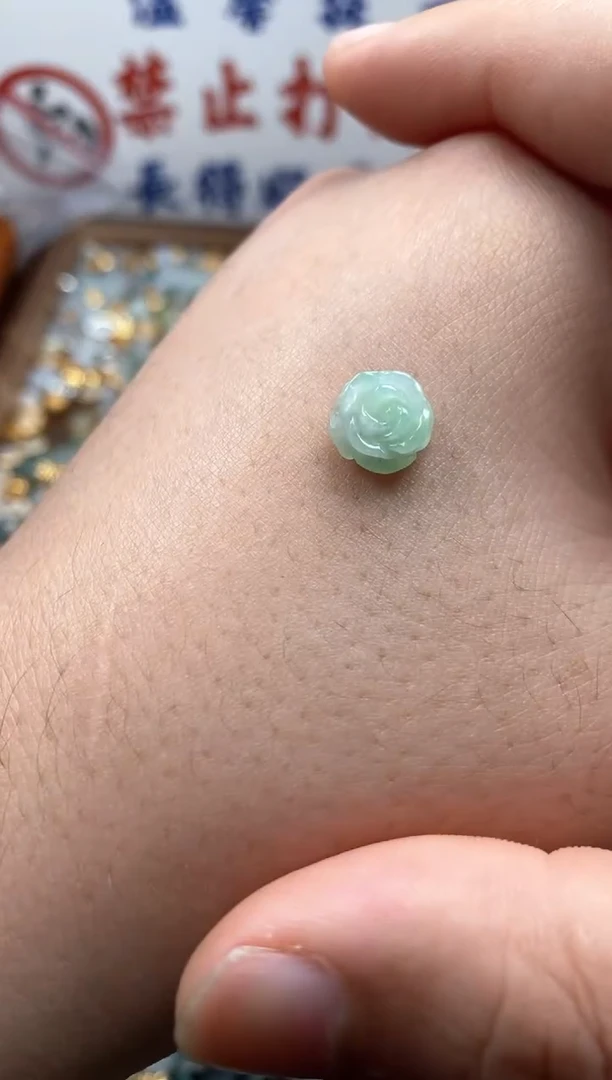 【闪购商品】翡翠颈饰未镶嵌哥哥