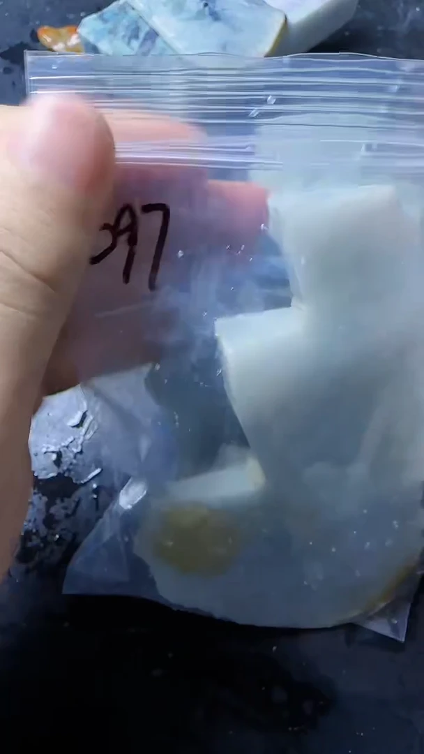 翡翠挂件未镶嵌学****做097翡翠