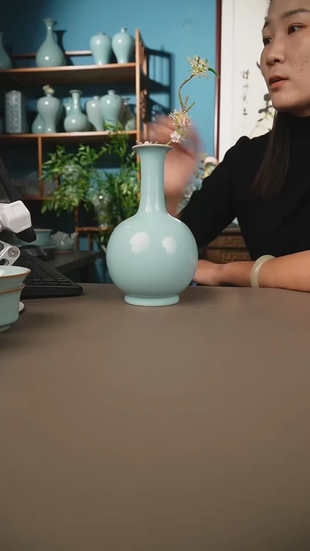 天青鼓腹瓶微暇