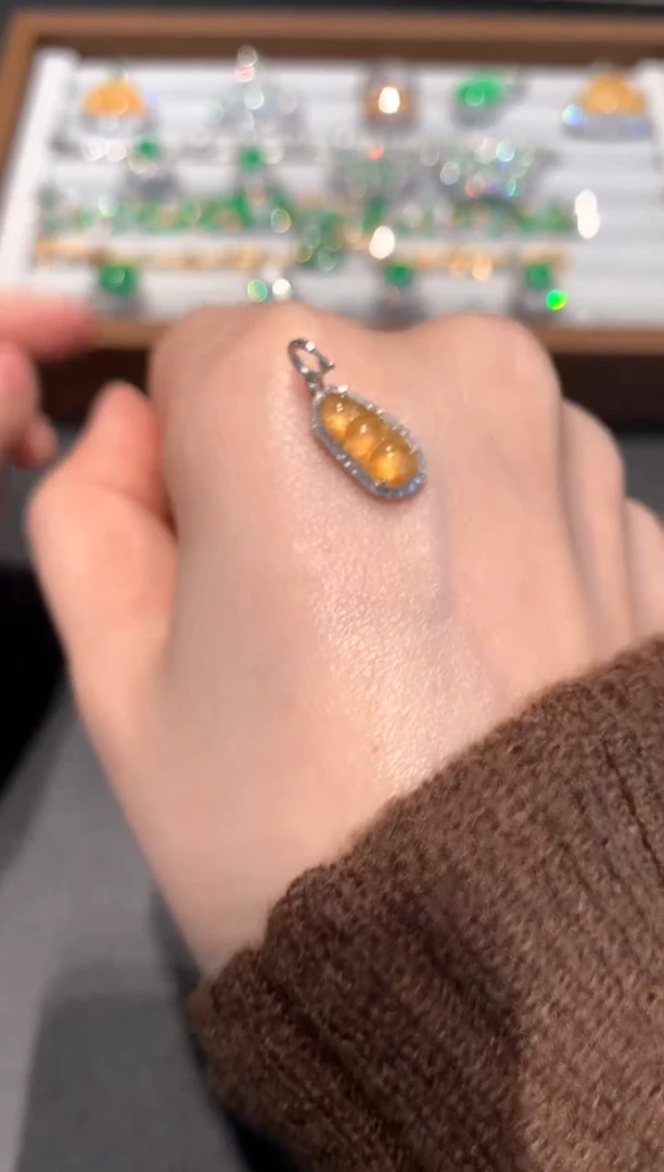 【闪购商品】翡翠吊坠(不含链)18K金镶嵌1580