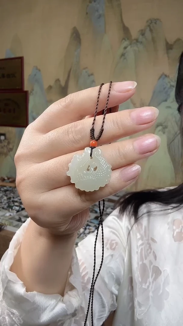 颈饰未镶嵌和田玉鱼化龙白