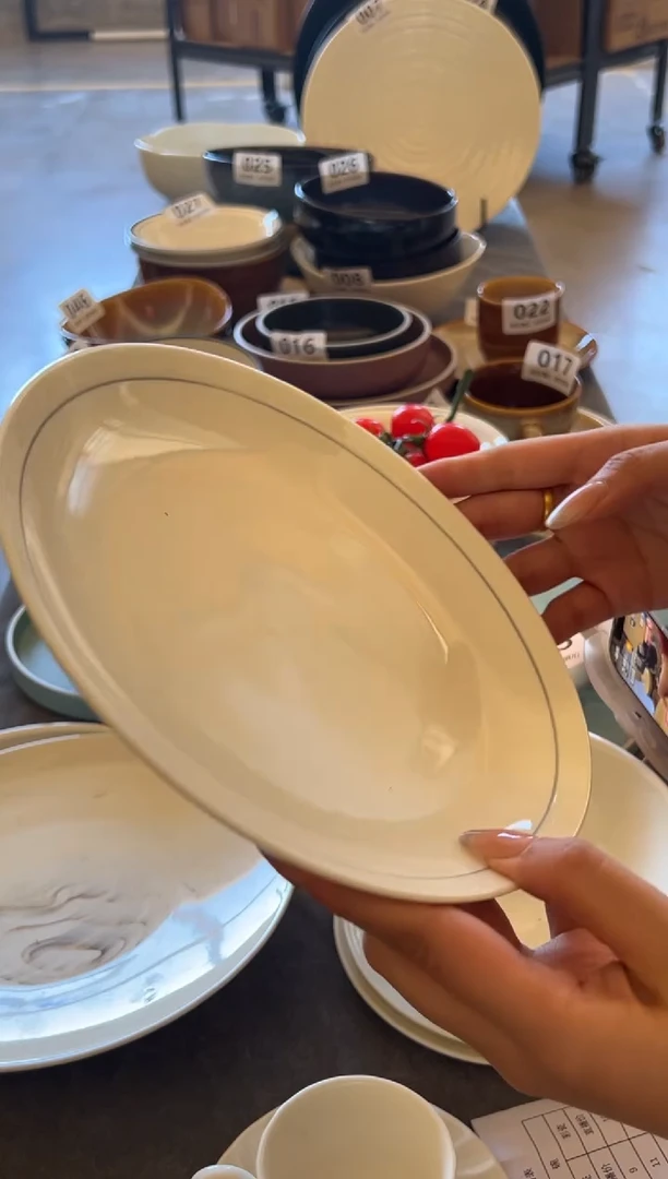 新骨瓷049 瑕疵暖白灰线条  8寸菜盘 全标