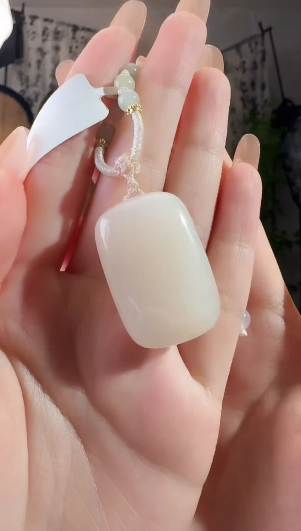 和田玉未镶嵌颈饰无事牌