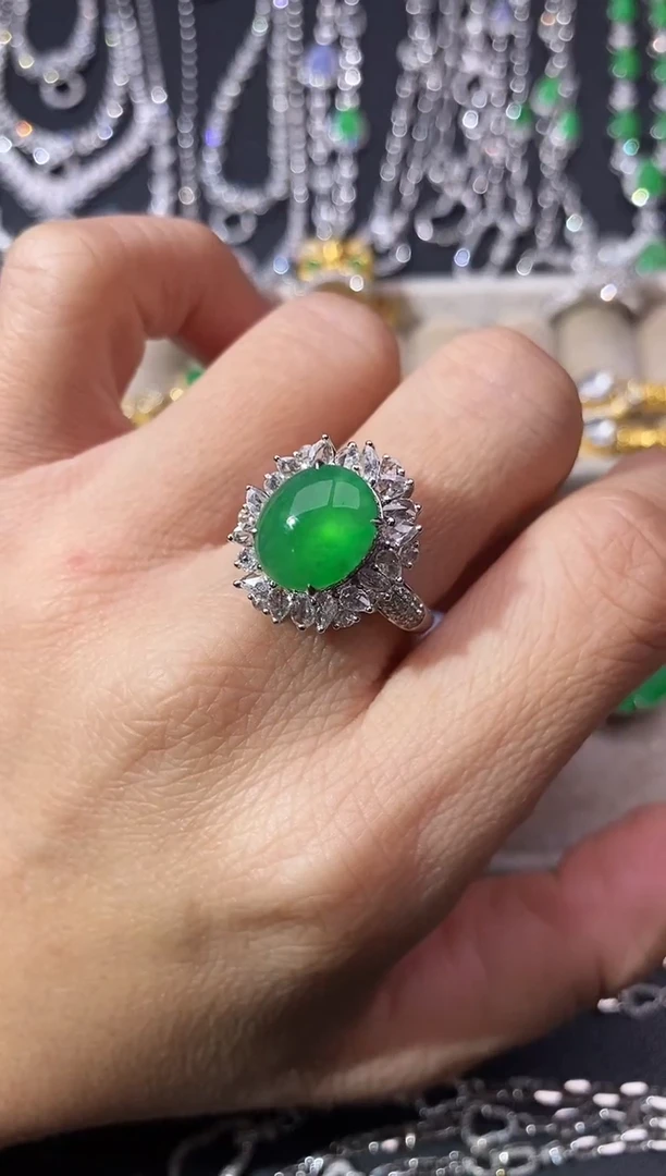 18K金镶嵌戒指翡翠戒指