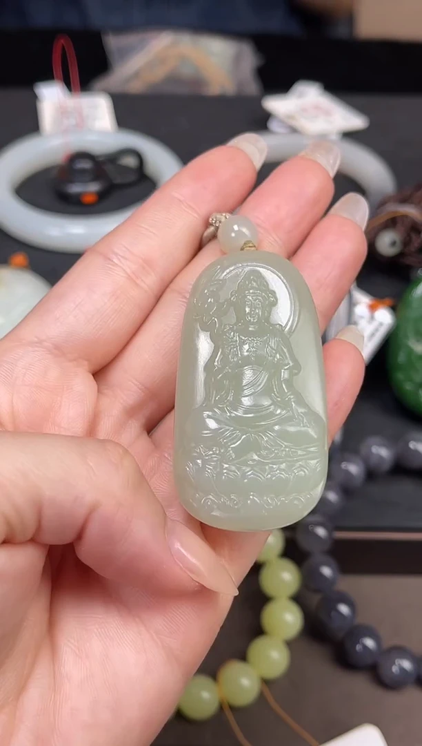 吊坠(不含链)未镶嵌和田玉且末青白 观音9008265
