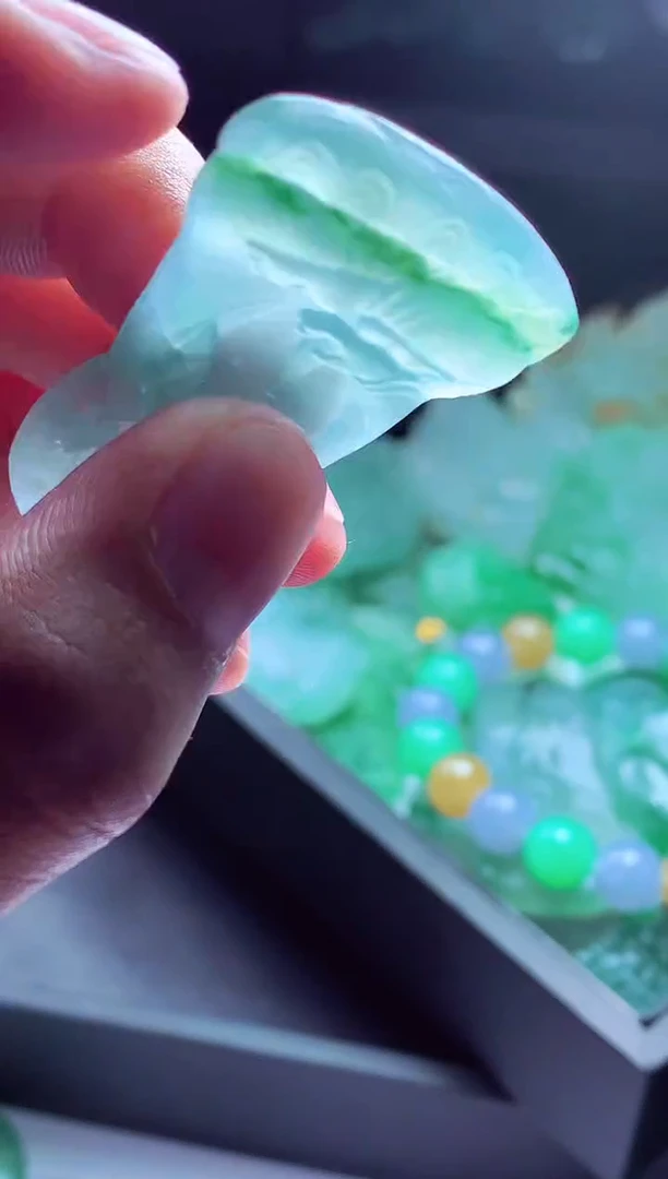 未镶嵌定制翡翠粉*?毛货翡翠定制