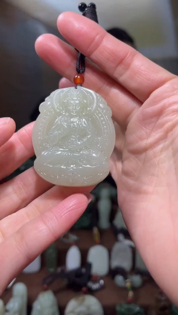 颈饰未镶嵌和田玉.