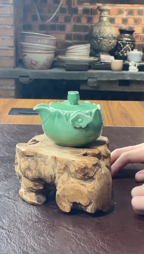 17号手捏荷叶帝王绿壶磁州窑