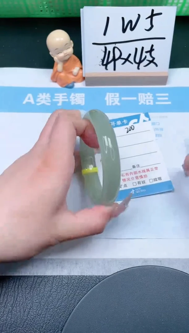 【闪购商品】石英质玉手镯未镶嵌200-62