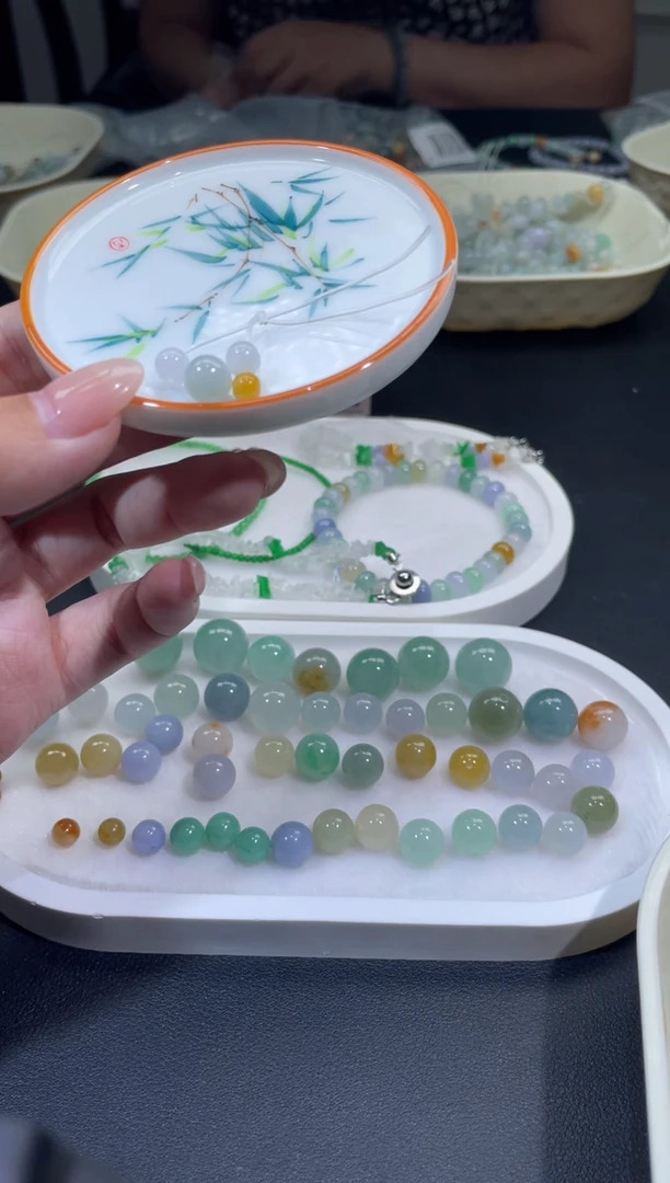 翡翠未镶嵌颈饰泡***?翡翠净货