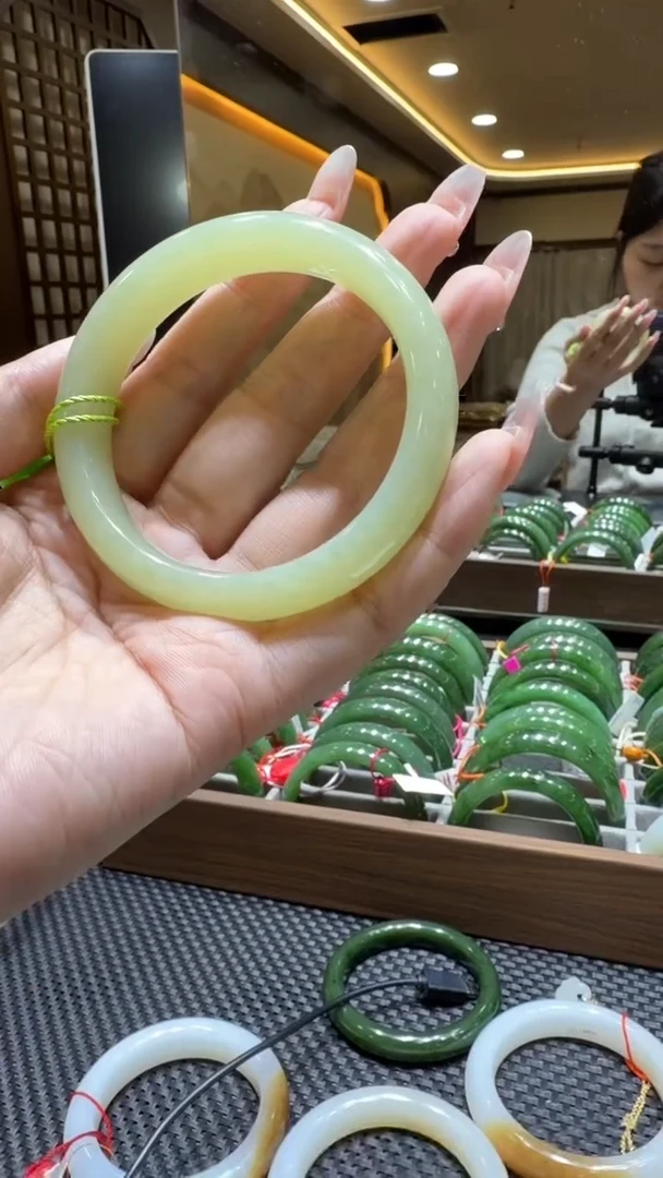 颈饰未镶嵌和田玉手镯58