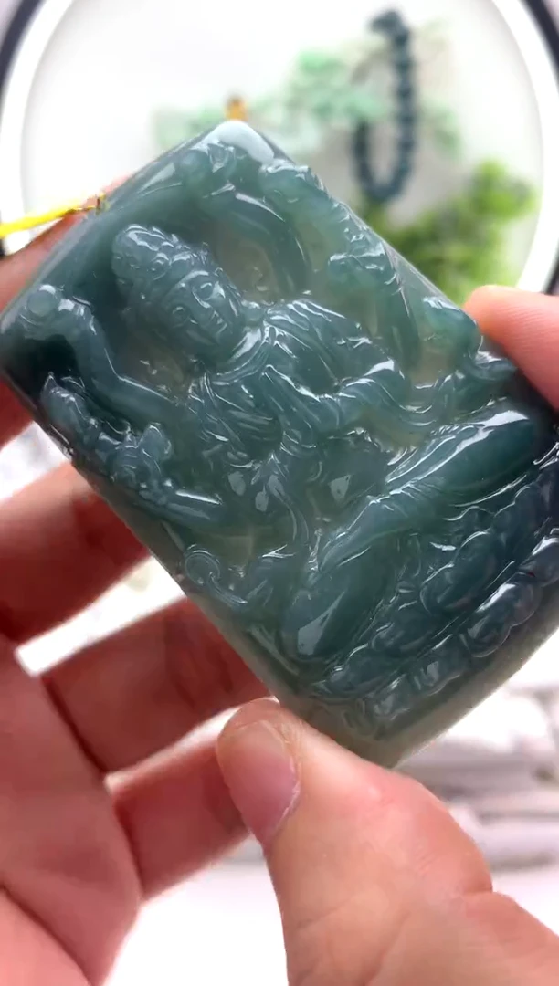 翡翠未镶嵌颈饰千手观音