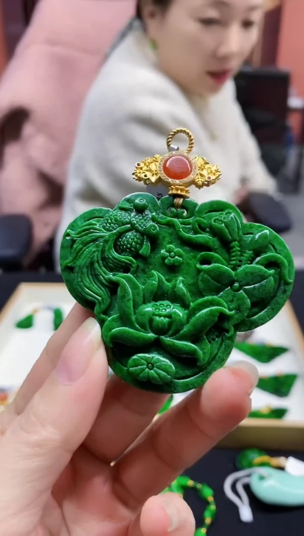 颈饰未镶嵌翡翠吊坠-84